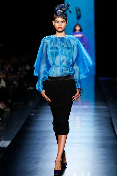 Look 10